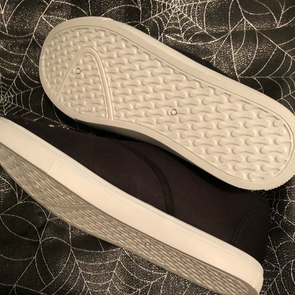 NWT Oogie Boogie N Trick or Treaters shoes - Picture 3 of 3